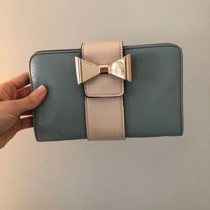 Blue clutch with bow